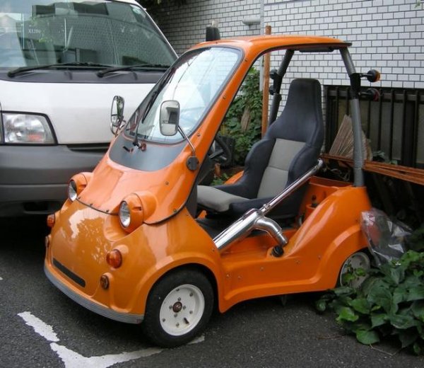 Mitsuoka MC-1 е микроавтомобил, произведен от японската компания Mitsuoka. Той има максимална скорост от 50 км/ч и двигател с мощност 6 к.с. Корпусът е предимно пластмасов, &bdquo;вратите&ldquo; са от плат. Теглото е 160 кг.